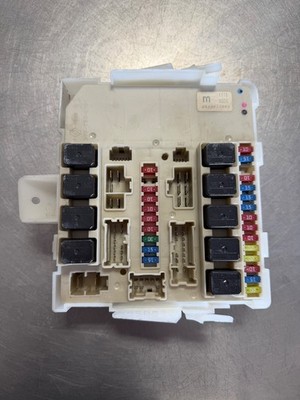 2004-2006 Nissan Pathfinder Xterra Titan Fuse box BCM unit 284B67S002