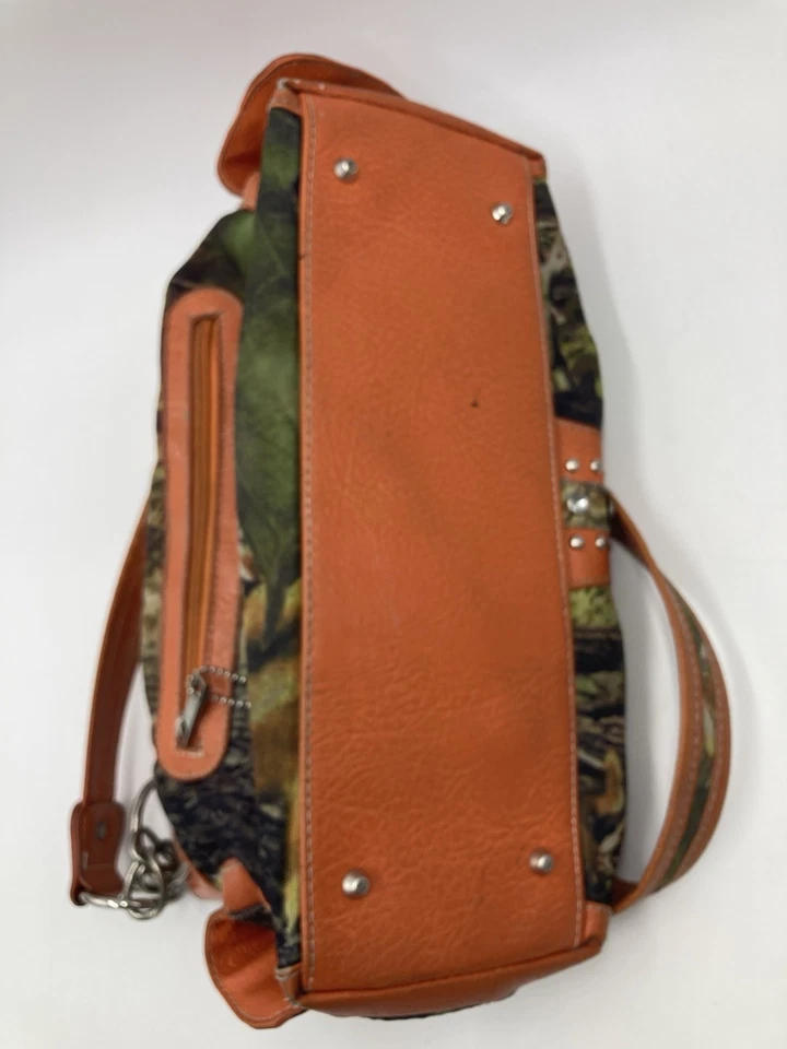 Cartera/bolso de mano Realtree camuflaje tachuelas y detalles de hebilla de diamantes de imitación y asa Foto 4 de 4