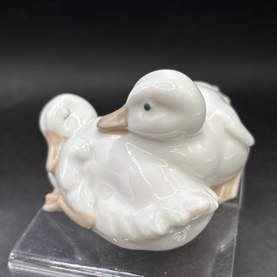 Nao by Lladro Cuddling Two Ducks 4'' Figur Handmade Spain Vintage 1982