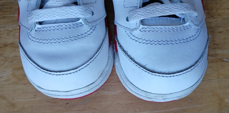 Jordan 5 Retro Bajo TD Fuego Blanco/Rojo-Negro Niño Pequeño Talla 7C Foto 4 de 4