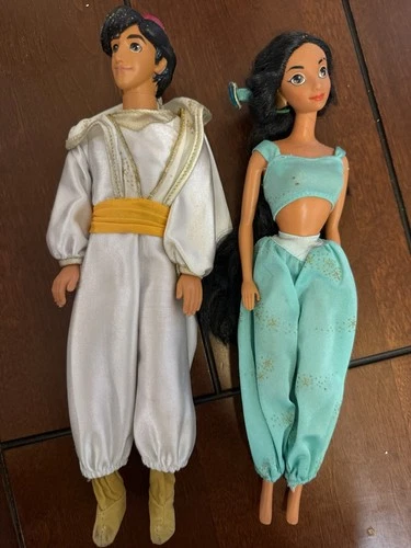 Barbie Disney Vintage Aladdin And Jasmine Dolls Outfits *
