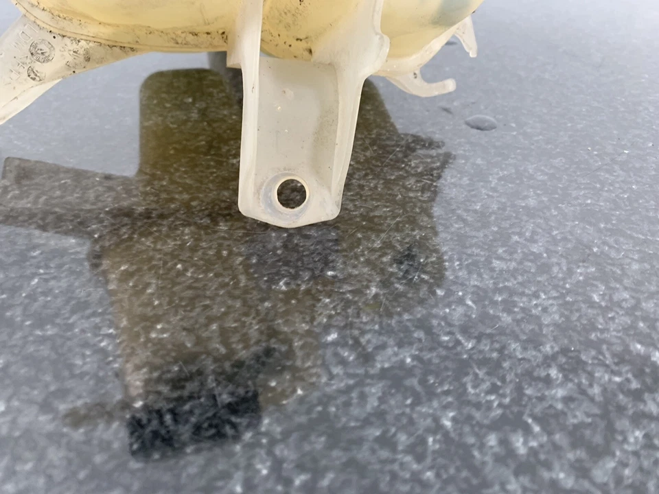 Chevrolet Silverado 2500 HD 2001 radiador desbordamiento botella de refrigerante fabricante de equipos originales Foto 3 de 4