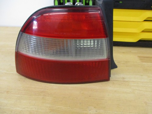 1994 1995 Honda Accord Tail Light LEFT LH DRIVERS Side OEM USED SEDAN BULBS