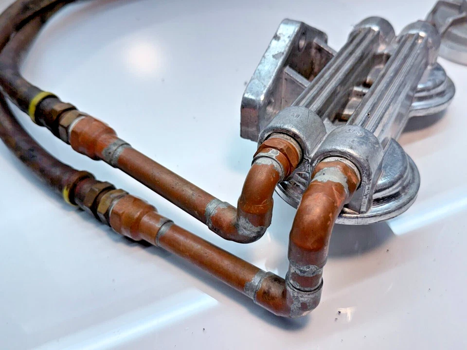 MONTAJE DE FILTRO DE ACEITE CON ALETAS REMOTAS DE COLECCIÓN PUERTOS DOBLES PRO STREET 427 Hot Rat Rod B46 Foto 2 de 4