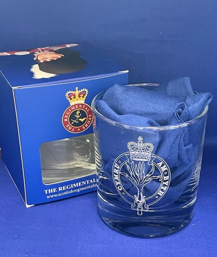 Juego de vasos de whisky gemelos The Welsh Guards con insignia de tapa de cifrado grabada - Imagen 4 de 5