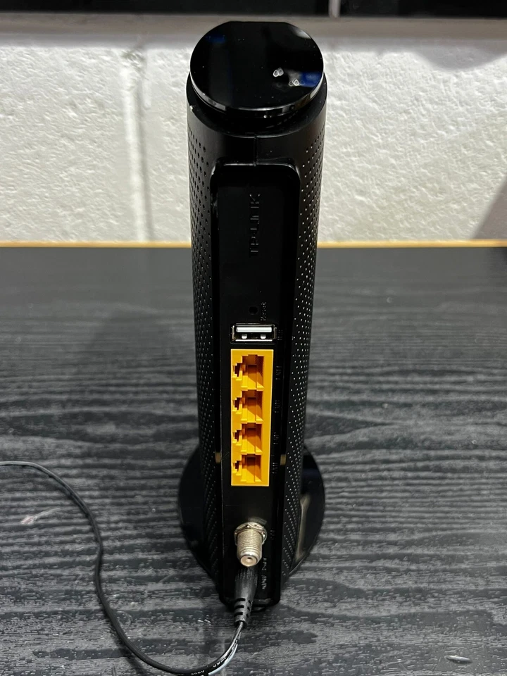 TP-Link TC-W7960 Wireless N DOCSIS 4Port USB3.0 Cable 300Mbps Modem Router - Image 2 of 4