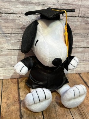 NWT PEANUTS 6'' SNOOPY WITH  GRADUATION BLACK GOWN AND HAT