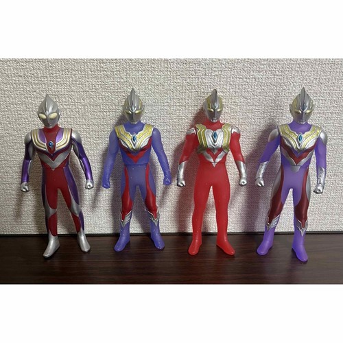 Ultra Hero Series EX Glitter Tiga | Action Figure Collezionabile, (C) Tsuburaya Productions