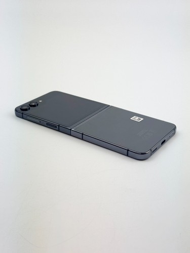 Samsung Z Flip 5 512GB - Graphite (SIM-Free) Very Good - Picture 3 of 12