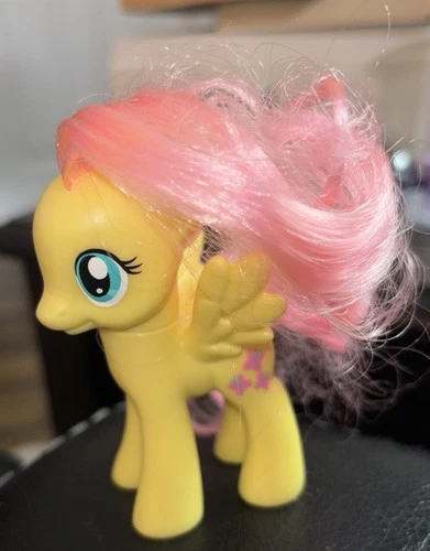 2010 Yellow Fluttershy My Little Pony 3” Figure Toy G-0294 Hasbro SA