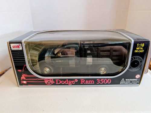 Anson Dodge Ram 3500 V10 Dually Stake Bed Maßstab 1:18 - grün