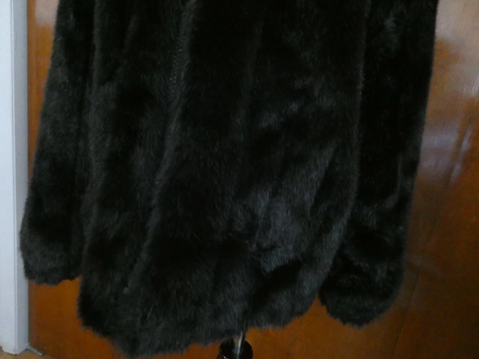 Chaqueta Abrigo Olympia Limited INC Para Mujer Piel Sintética Negra Mediana (Se Ajusta a GRANDE) EE. UU. Foto 3 de 4