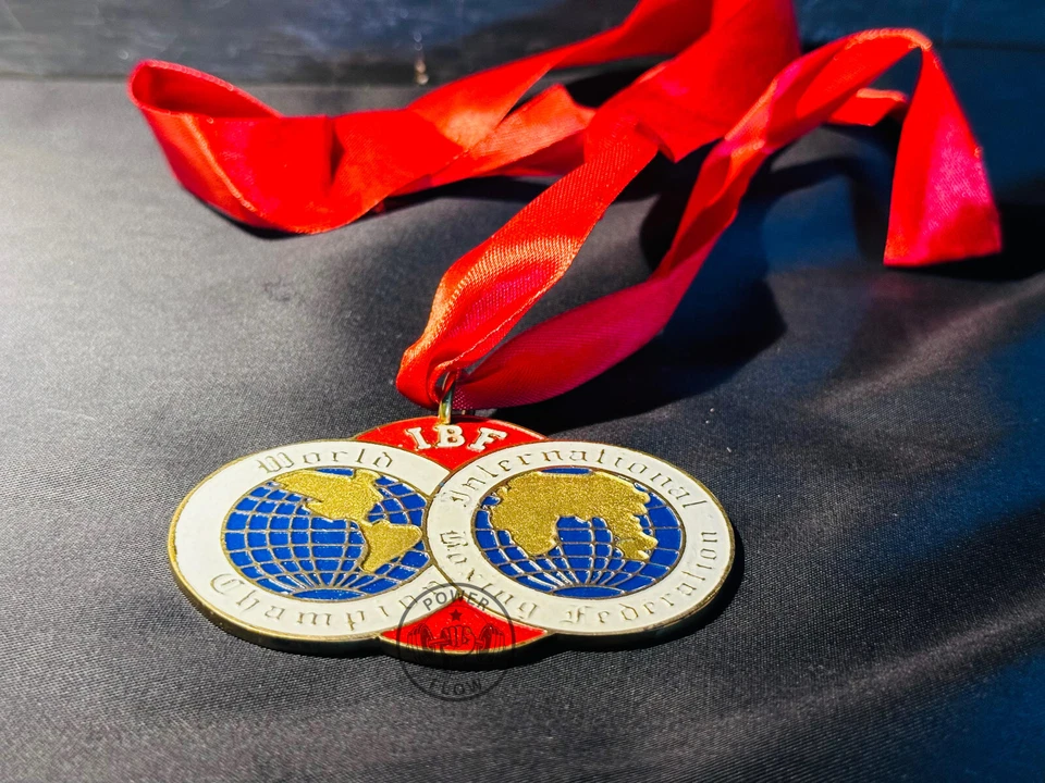 FIB Federación Internacional de Boxeo Campeonato Boxeo Medalla Cinta Roja Foto 3 de 4