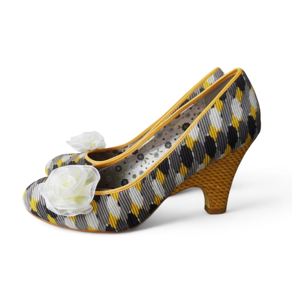 Poetic Licence London Picnic Ready Floral Wedge Heels Yellow Black Women's 8.5M - Image 2 of 4