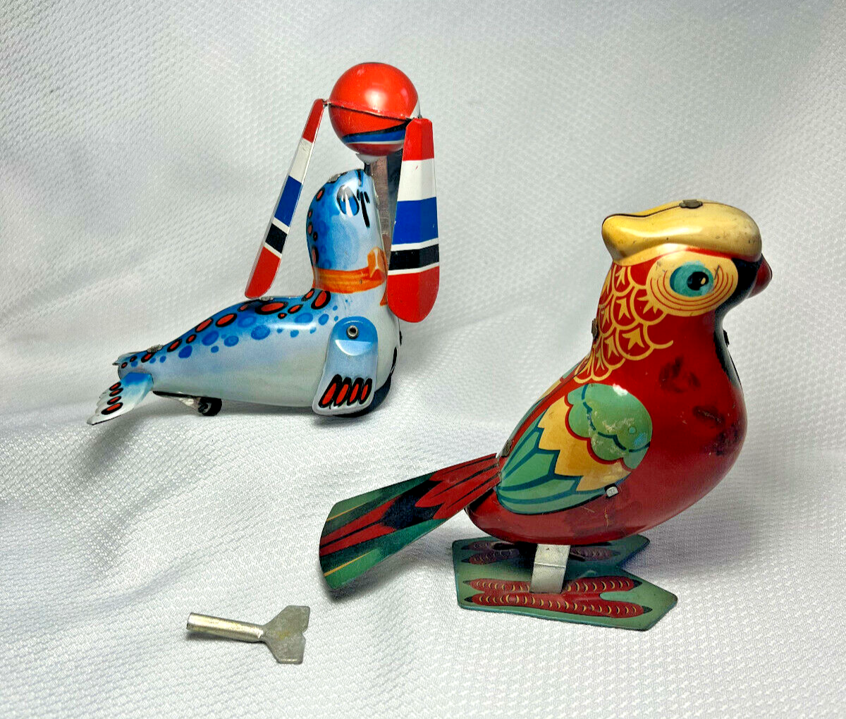 Wind Up Vtg Tin Litho Toys Pecking Parakeet Playful Seal Key With