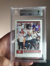2017 Patrick Mahomes II ROOKIE card Panini Score #403 (Beckett 9)