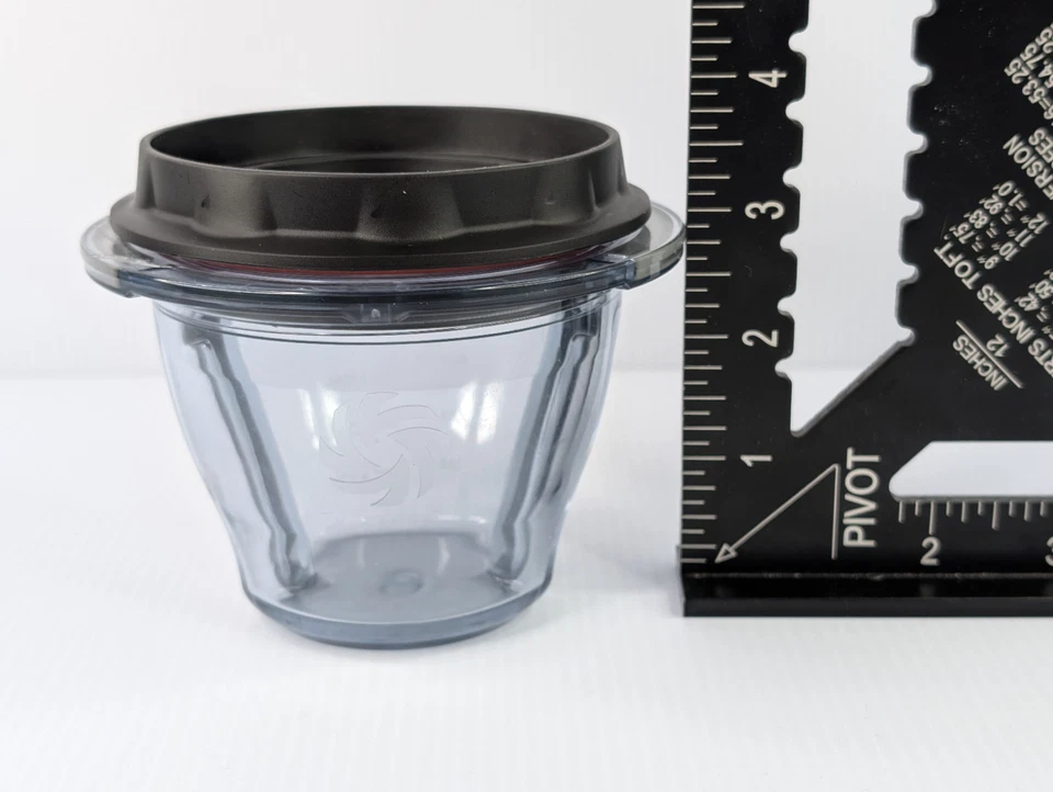 二手 Vitamix 混合碗 8 盎司带盖 — 第 3/4 张图片
