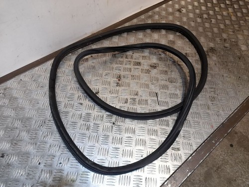 Volkswagen Touareg II 2011 Vorne links Gummidichtung Tür vorne ATV13340