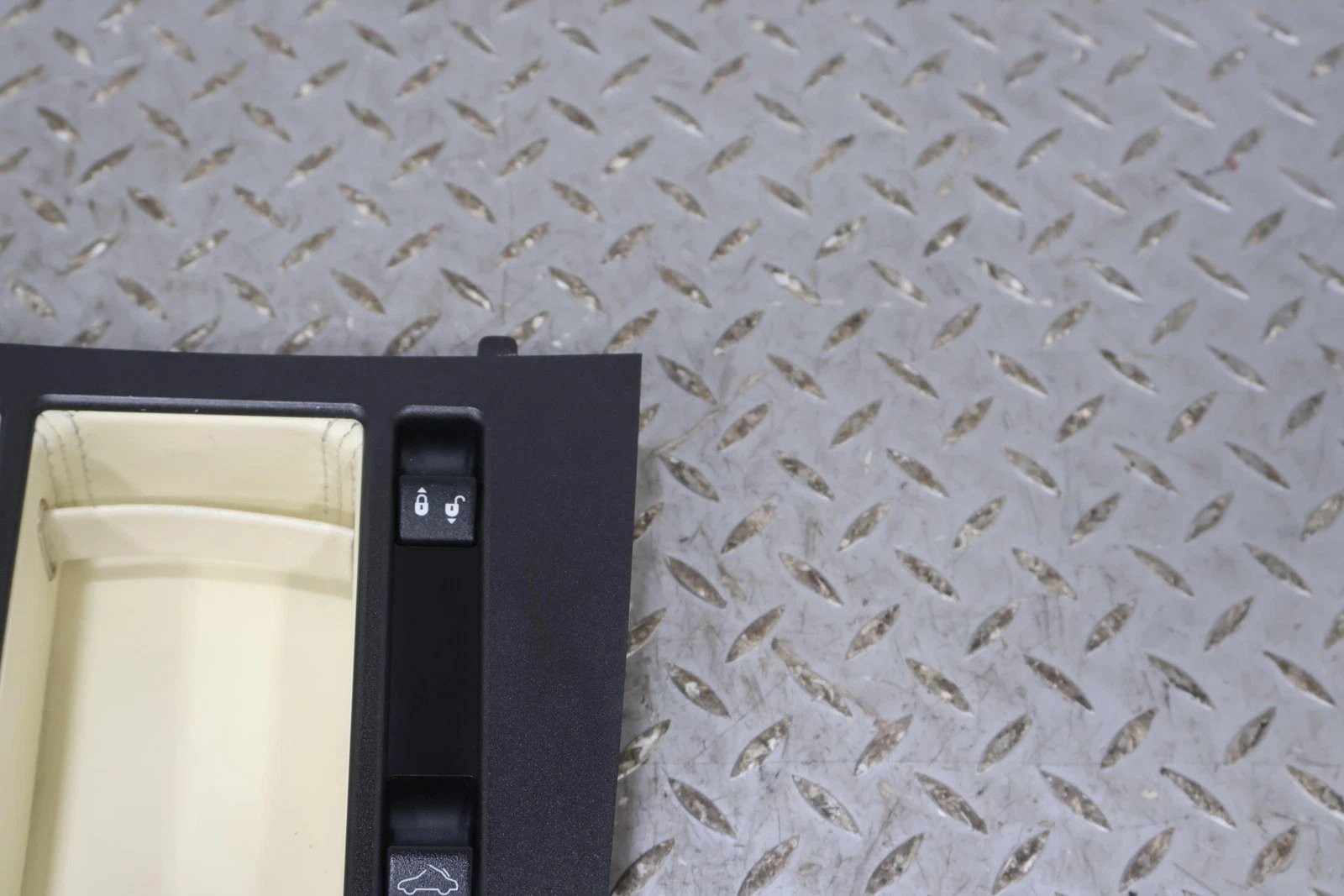 09 Aston Martin V8 Vantage Upper Interior Console Trim (Cream Truffle)