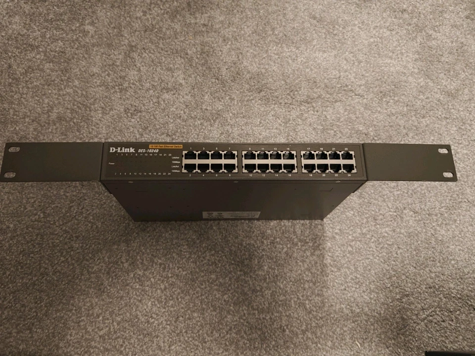 D-Link DES-1024D 24 Port Fast Ethernet Switch LAN 10/100Mbps Rack Mountable - Image 2 of 4