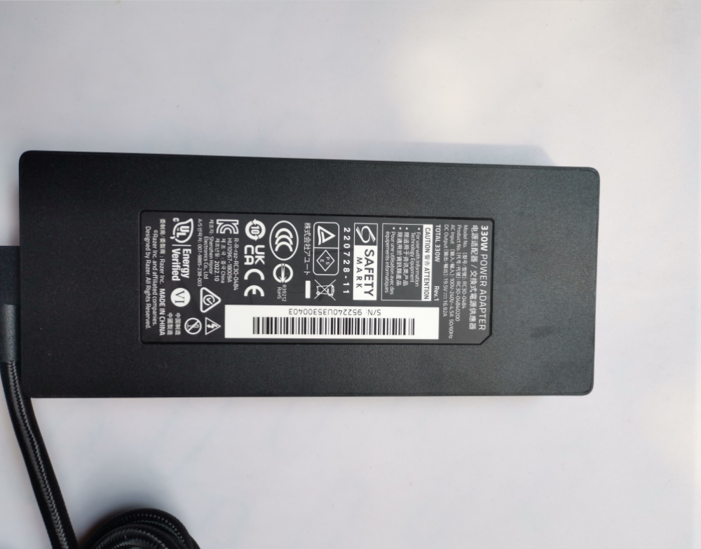 New Original Razer Blade 16 i9 13950HX 330W 19.5V 16.92A RC300484