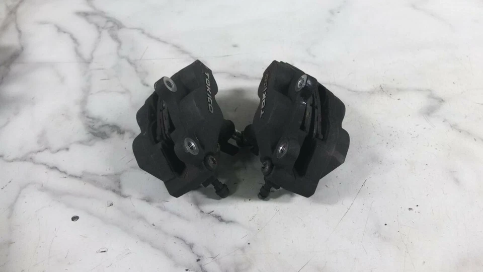 08 pinças de freio dianteiro Suzuki GSX 650 F GSX650 GSX650F Katana - Imagem 2 de 4