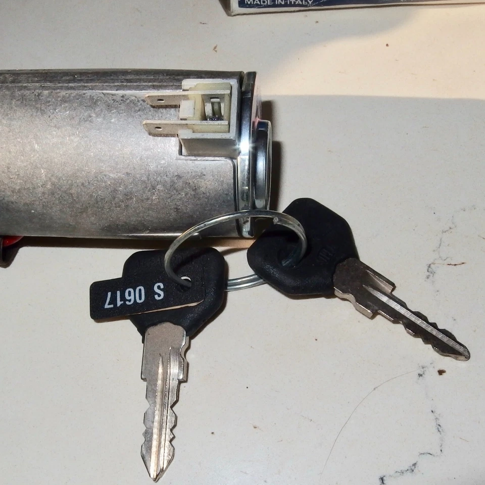 INTERRUPTOR DE ENCENDIDO ALFA ROMEO SPIDER 115 OEM NUEVO 3Wire Versión con sensor de advertencia de llave Foto 4 de 4