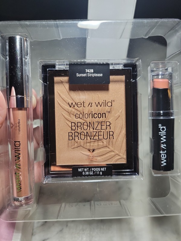 Wet n Wild Edit Bronze Beauty Kit New Eyeshadow Lipstick & Bronzer