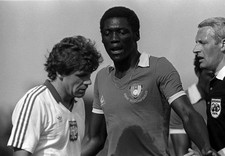1982 World Cup Cameroon 0 v Poland 0 Cameroon s Ibrahim Aoudou dur- Old Photo