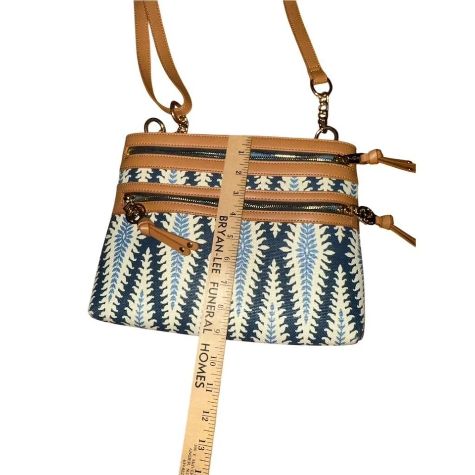 SPARTINA 449 DAUFUSKIE ISLAND CUERO TOSTADO/AZUL LINO cuero CROSSBODY monedero Foto 2 de 4