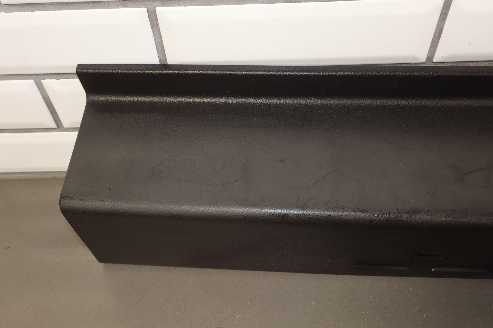 06-09 Hummer H2 SUV Rear Center Bumper Cover Section *Missing Tabs*