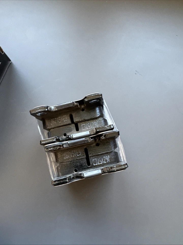 Pastillas de freno de disco traseras de cerámica ultra premium Akebono Eur603 Foto 3 de 4