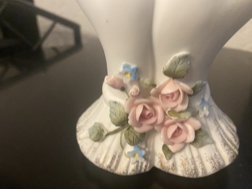 Vintage Lefton KW 1791 Hands Heart Vase Pink Applied 3D Roses Porcelain - Picture 2 of 5