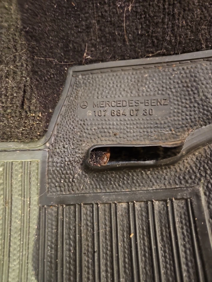 Juego alfombrillas alfombrillas negras Mercedes 560SL original 1986-89 respaldo espuma OEM R107 Foto 4 de 4