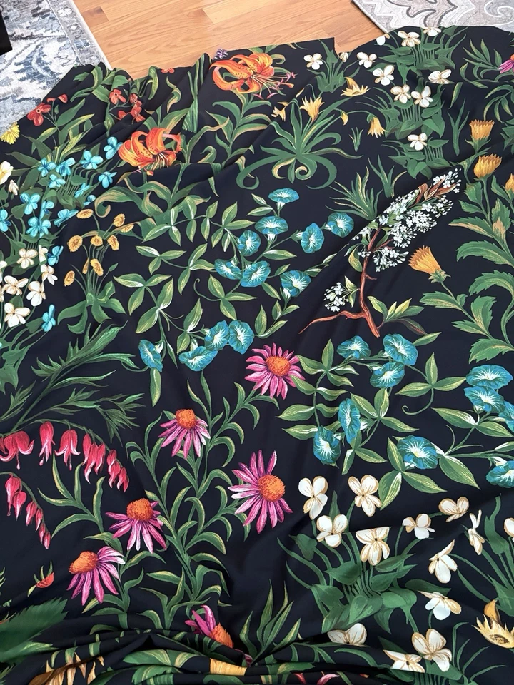 Tela Oscar de La Renta Deadstock Floral Negro Crepé Foto 2 de 4