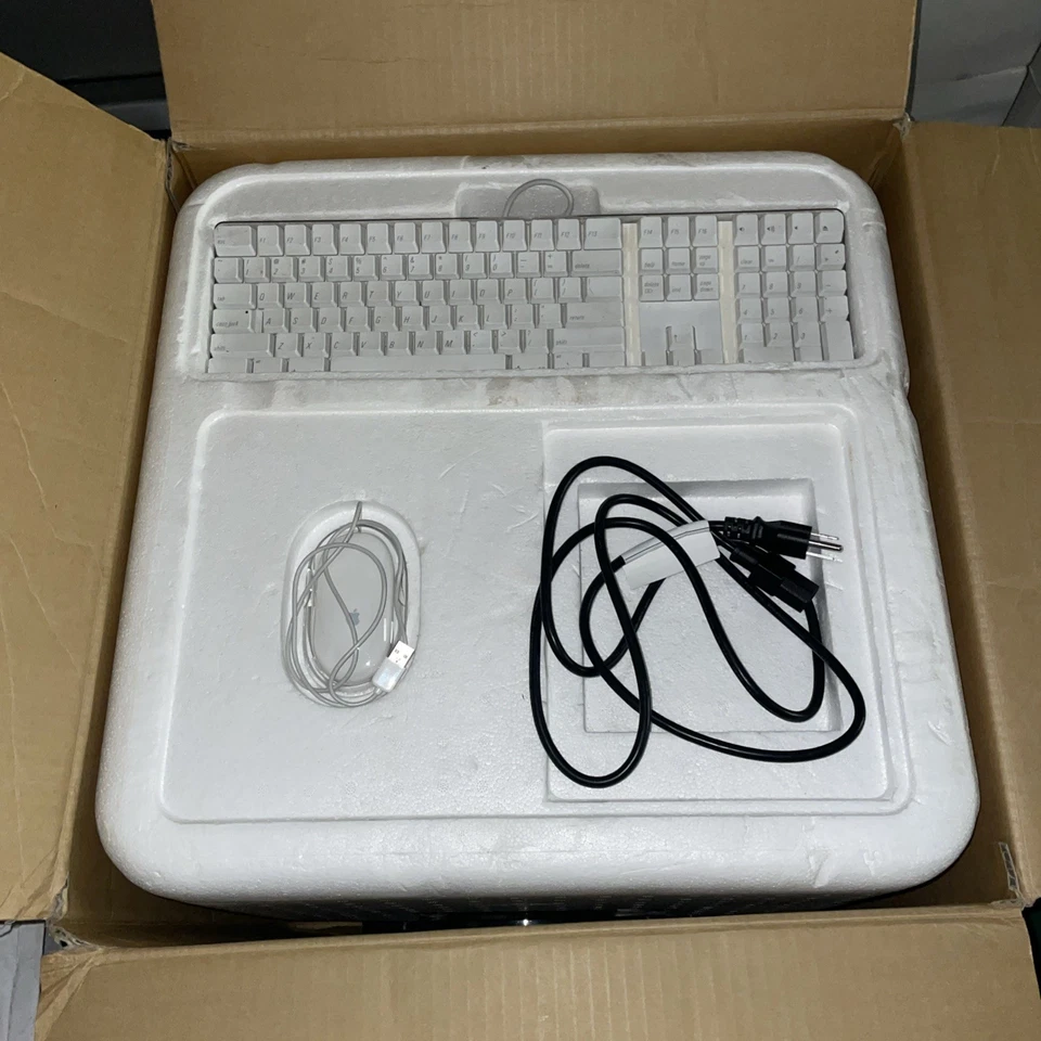 Apple eMac 1903 17" Desktop - M8951LL/A (May, 2003) - Original Box Tested - Image 3 of 4