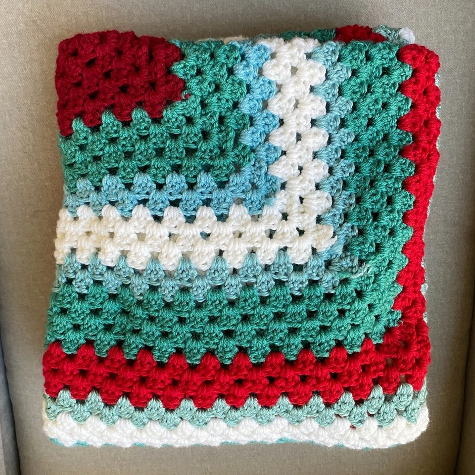 Manta cuadrada de ganchillo hecha a mano de abuela roja verde azulado blanca retro afgana 50x50 Foto 2 de 3