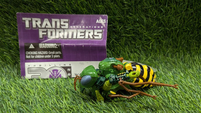 Transformers Generations Waspinator Deluxe Class Hasbro 2014 - Missing Wing