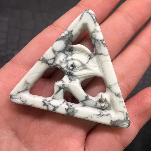 Natural White Howlite Crystal Quartz Carved Eye of Horus Healing Decoration 1pc - Picture 6 of 6