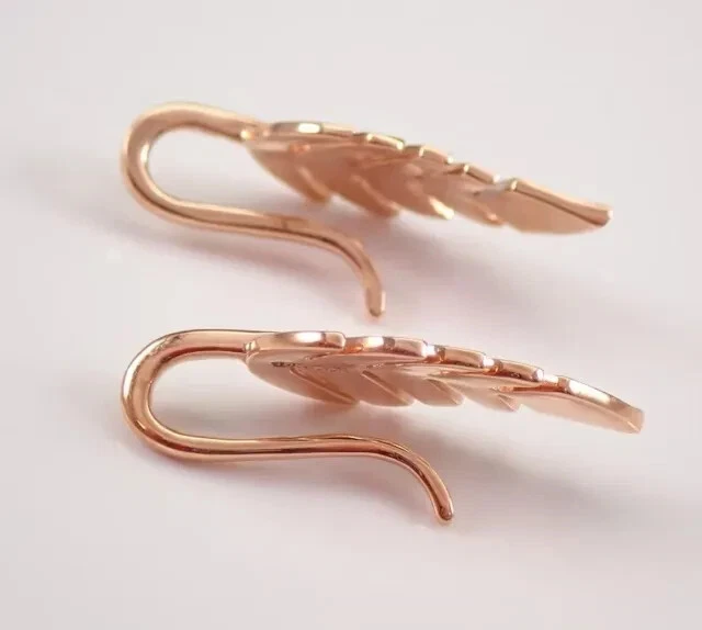 Pendiente gancho pluma diamante simulado corte redondo de 1,50 quilates chapado en oro rosa de 14 quilates Foto 2 de 3