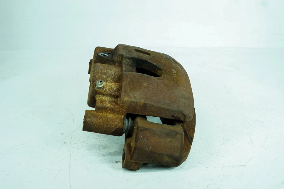 Soporte pinza freno conductor delantero izquierdo Nissan Titan XD 16-19 OEM 5116 Foto 4 de 4