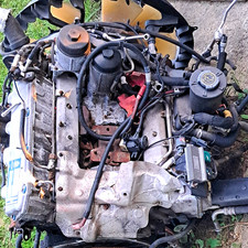 2009 F350 6.4 Powerstroke Diesel Motor Core Cranks Over By Hand Engine For Parts