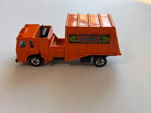 VINTAGE HOT WHEELS TRASH TRUCK HK