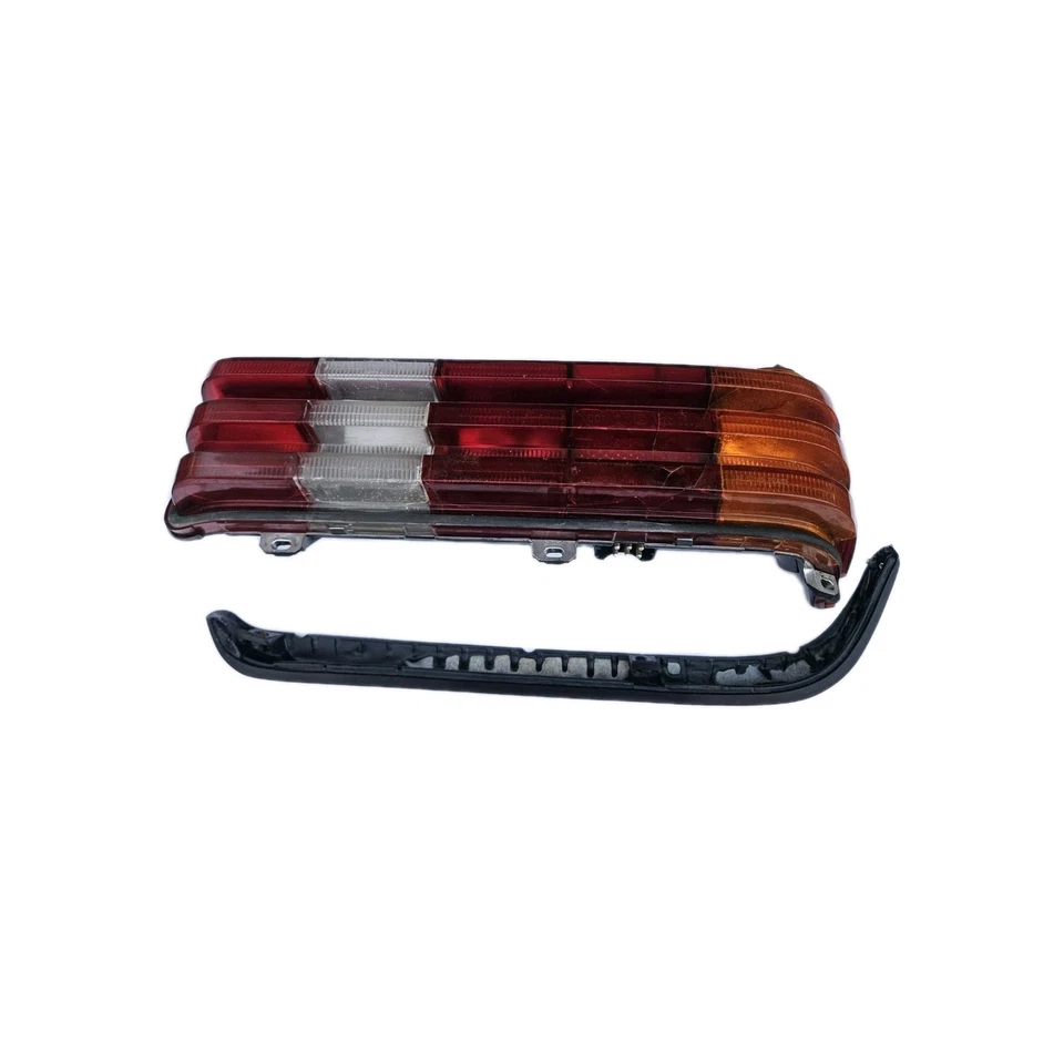 1981-1987 Mercedes 300cd 300ce 300d 300sd 300sdl задний фонарь RH справа OEM - Изображение 2 из 4