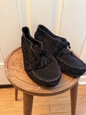 Minnetonka Kilty Hardsole Leather Fringe Moccasins Black Size 9 Style 530