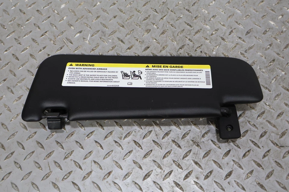 Пара внутренних солнцезащитных козырьков для левой и правой стороны 12–17 Fiat 500 Abarth (черные XX) - Изображение 2 из 4