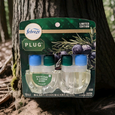 FEBREZE PLUG IN 2 REFILLS WINTER Pine & Juniper Berry LIMITED EDITION