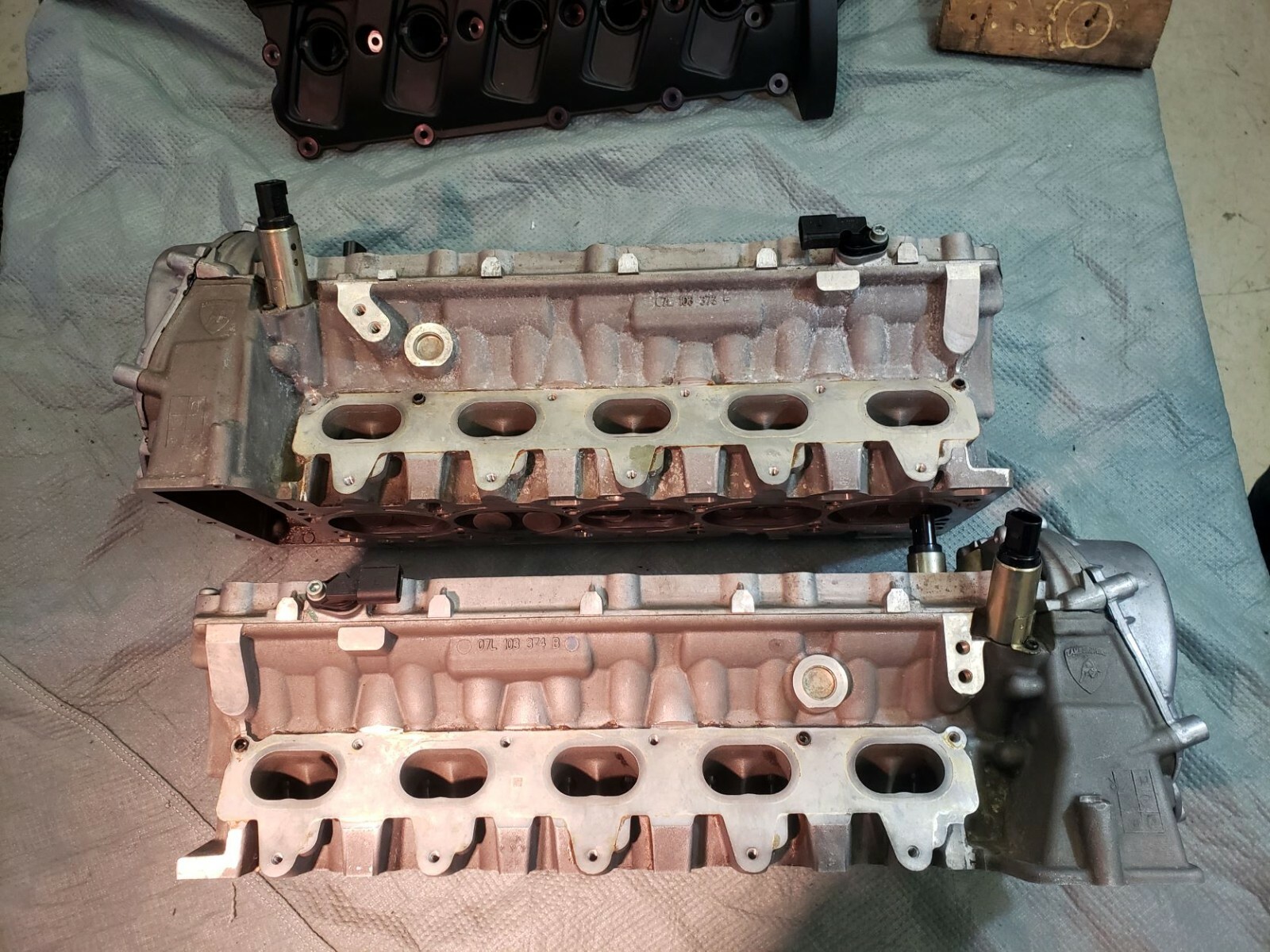 Lamborghini Gallardo  2004 cylinder head set complete with valve cover & gasket