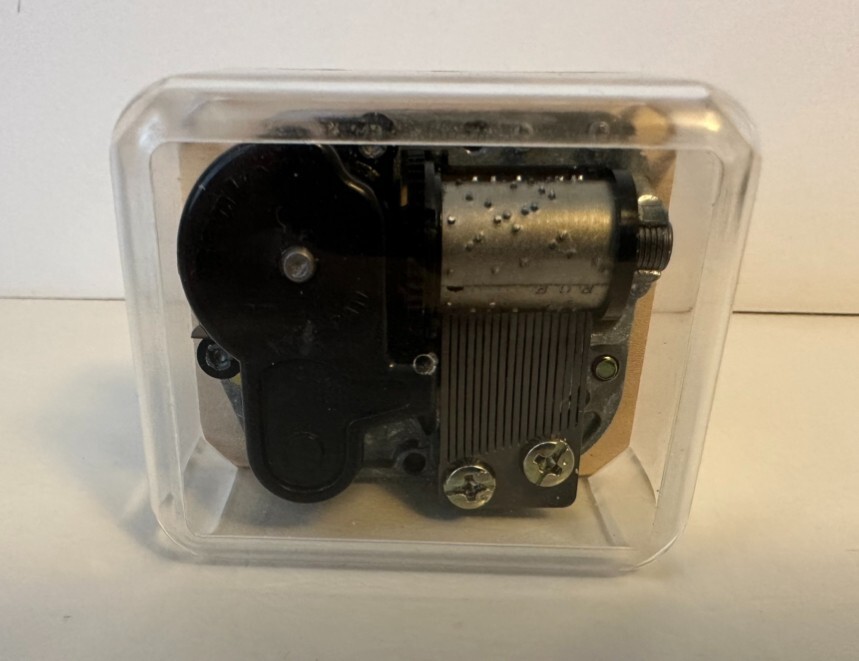 Vintage Sankyo Japan Replacement MUSIC BOX & key, plays Carousel Waltz