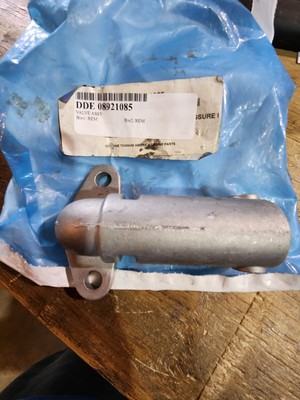 OEM Detroit Diesel 8921085 Oil Pressure Regulator Valve Assy  